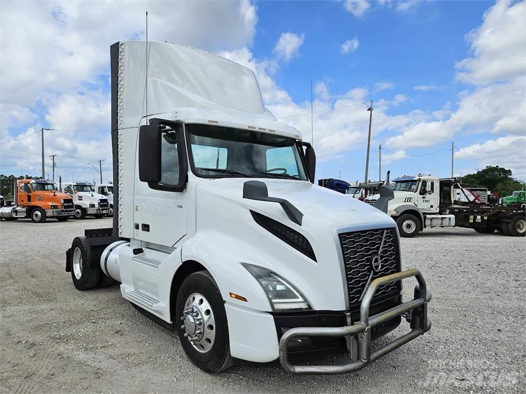 Volvo VNL42T300 Седельные тягачи