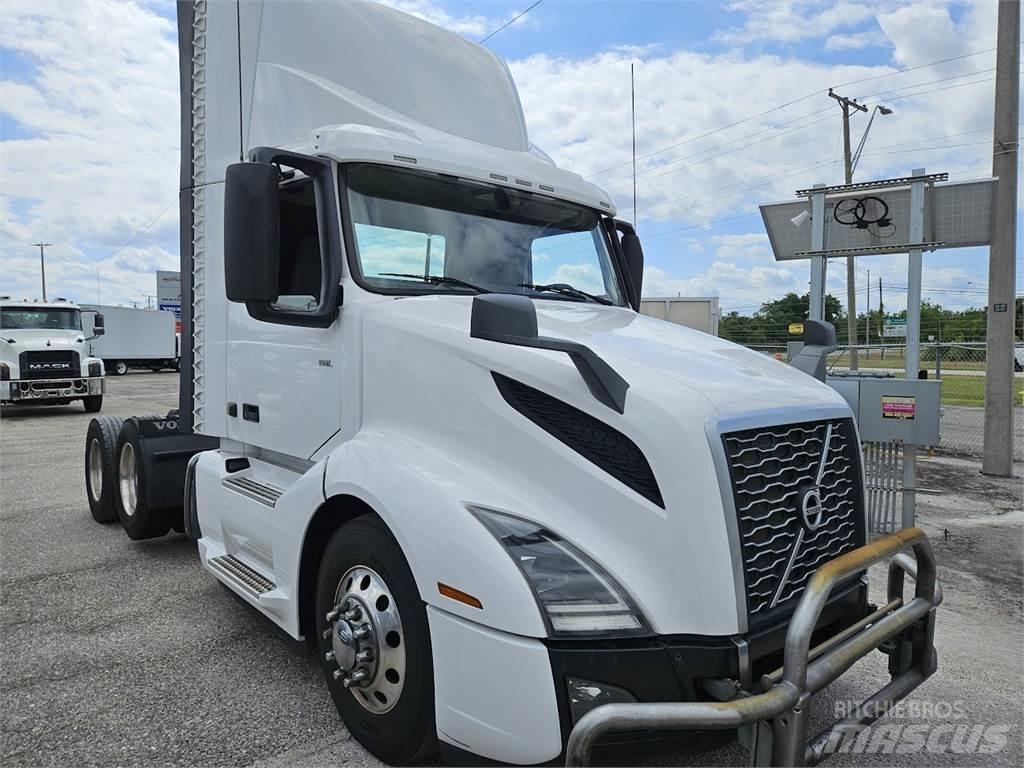 Volvo VNL62T300 Седельные тягачи