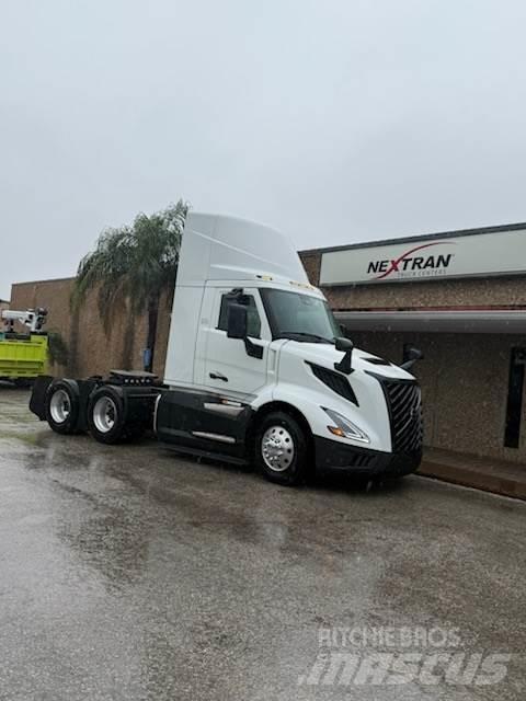 Volvo VNL64T300 Седельные тягачи