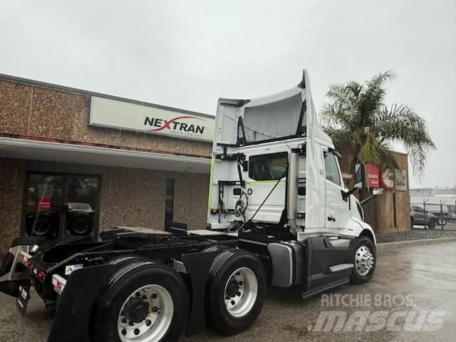 Volvo VNL64T300 Седельные тягачи