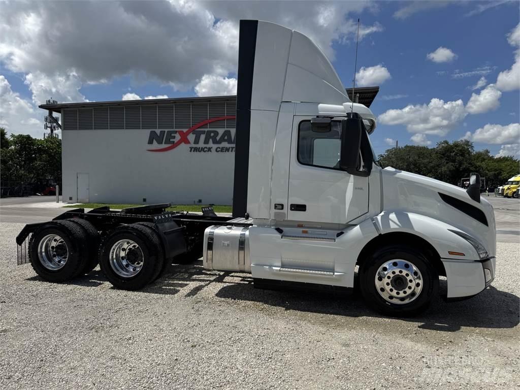 Volvo VNL64T300 Седельные тягачи