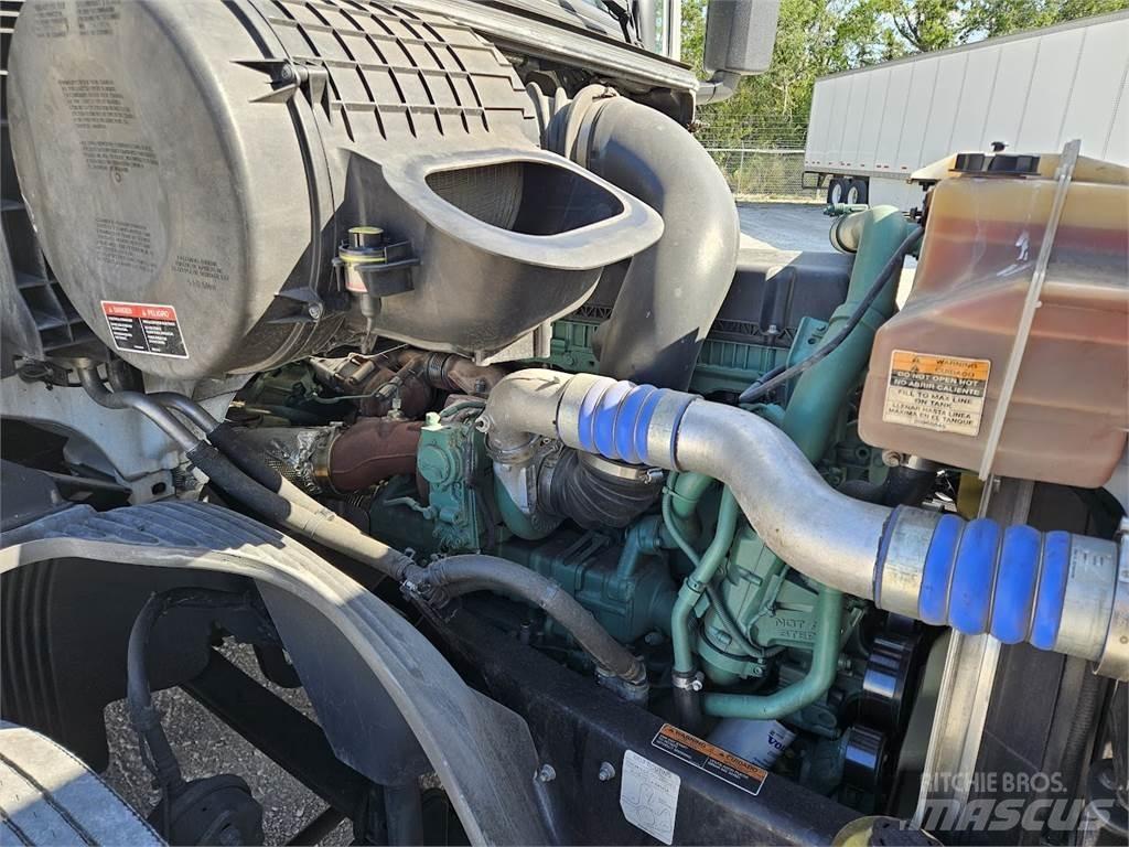 Volvo VNL64T300 Седельные тягачи