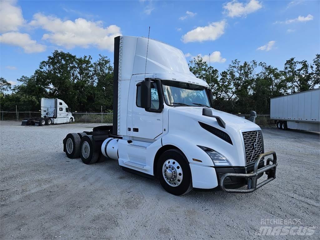 Volvo VNL64T300 Седельные тягачи