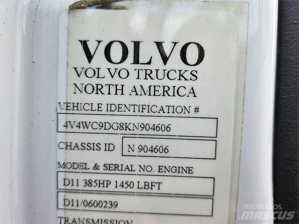Volvo VNL64T300 Седельные тягачи