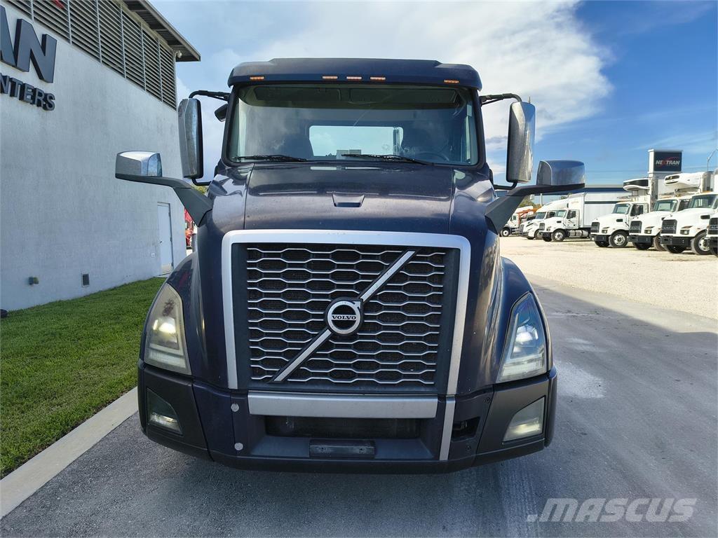 Volvo VNL64T300 Седельные тягачи