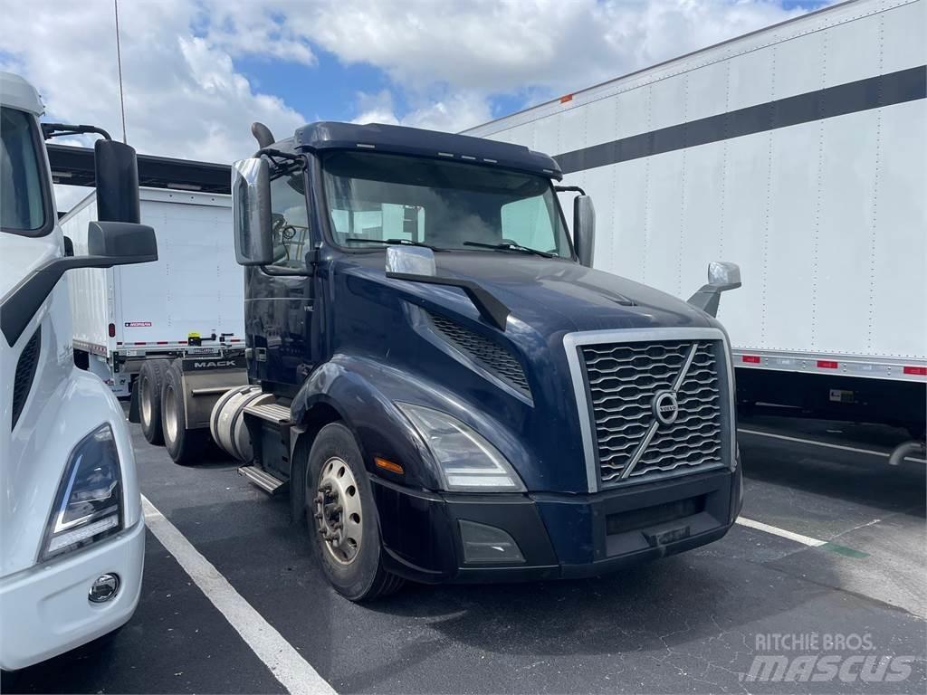 Volvo VNL64T300 Седельные тягачи