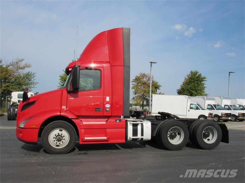 Volvo VNL64T300 Седельные тягачи