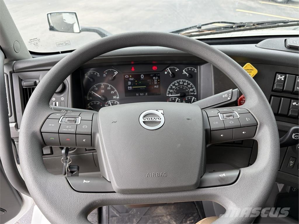 Volvo VNL64T740 Седельные тягачи