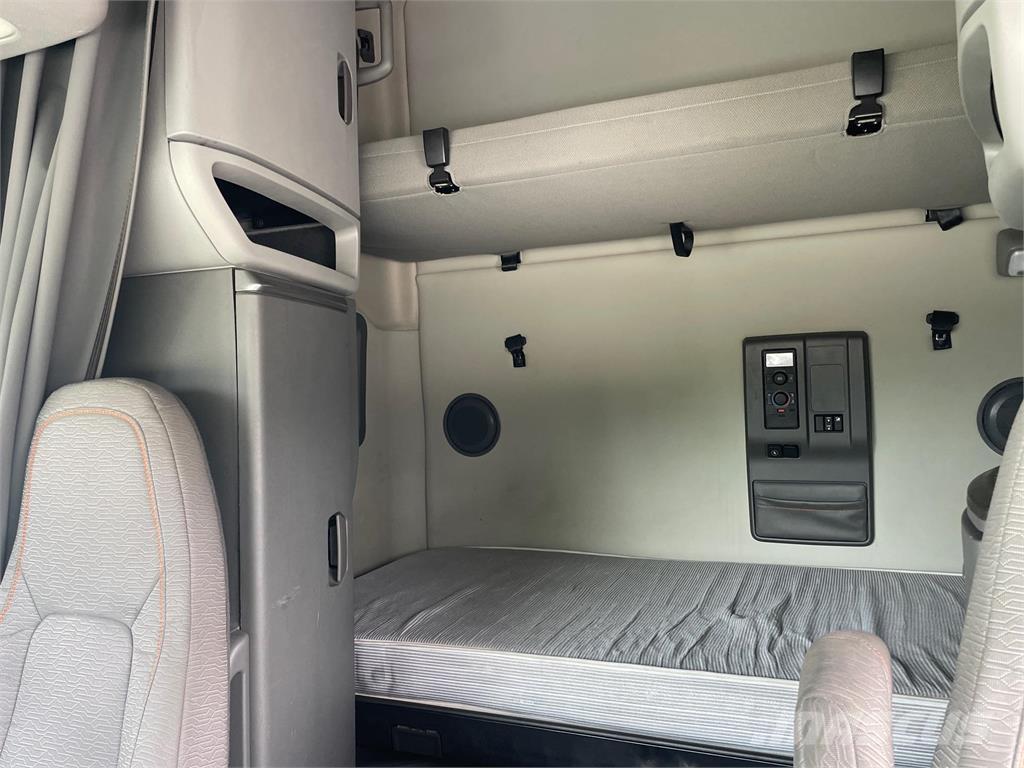 Volvo VNL64T760 Седельные тягачи