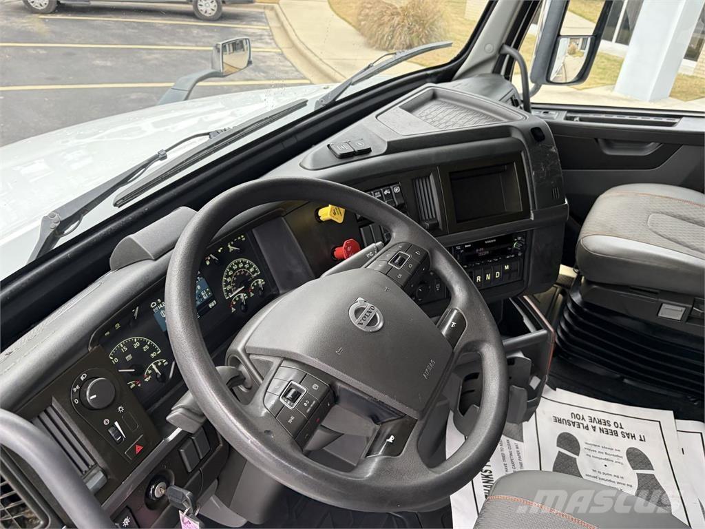 Volvo VNL64T760 Седельные тягачи
