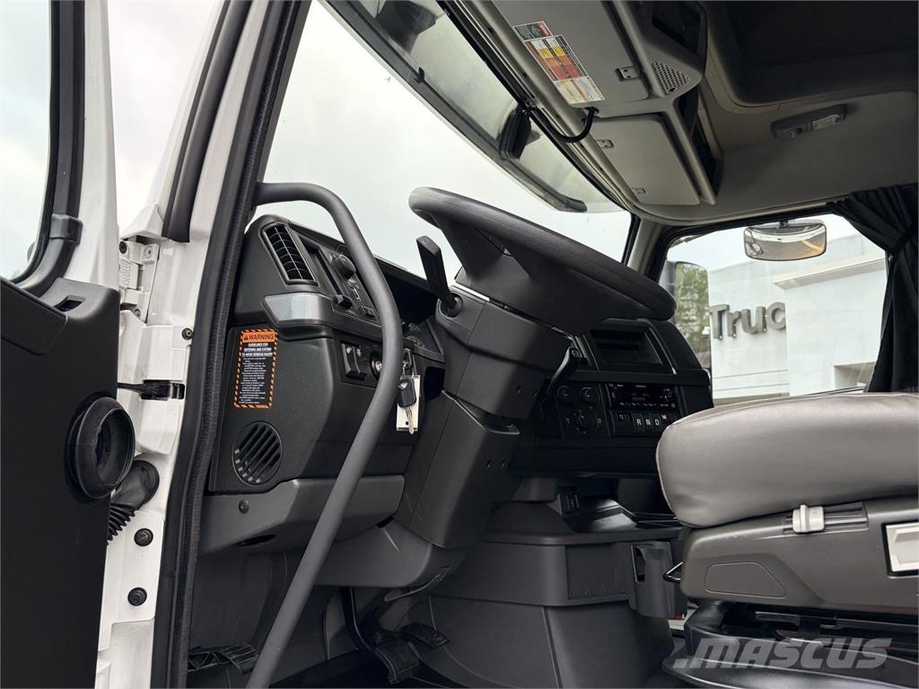 Volvo VNL64T760 Седельные тягачи