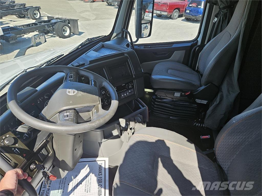 Volvo VNL64T860 Седельные тягачи