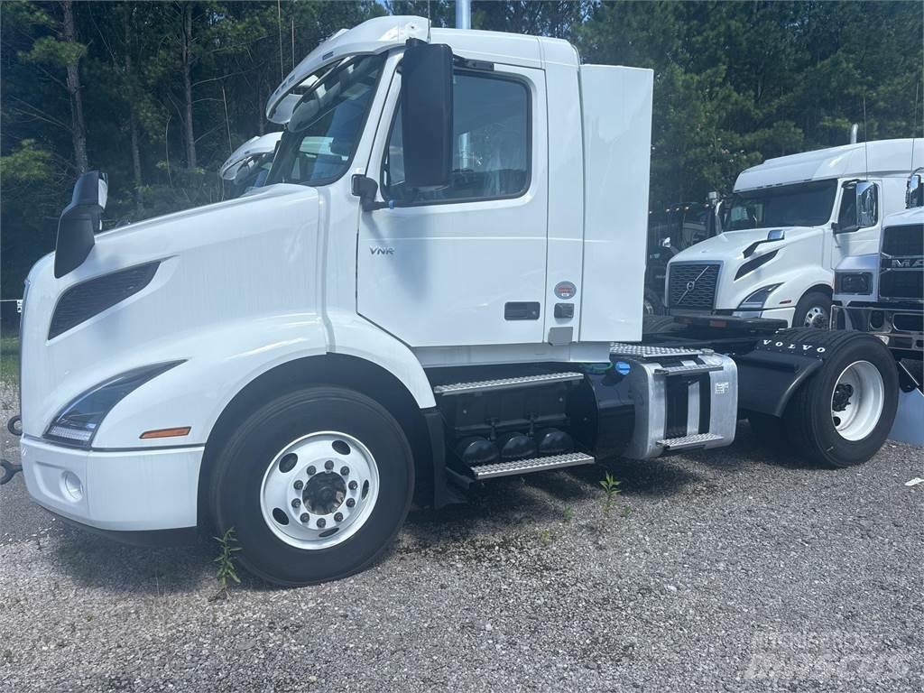 Volvo VNR42T300 Седельные тягачи