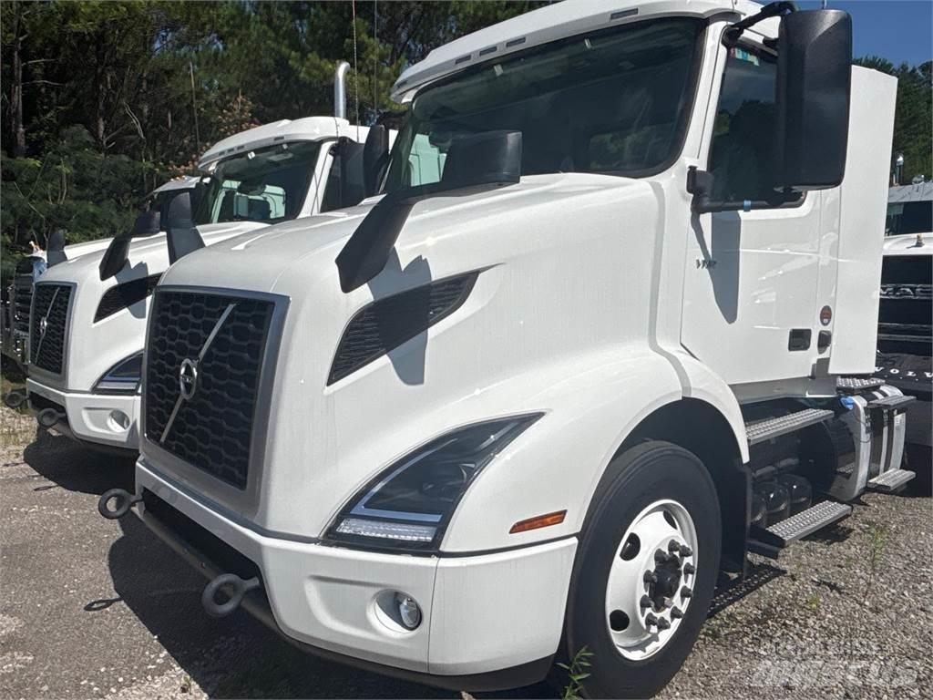Volvo VNR42T300 Седельные тягачи