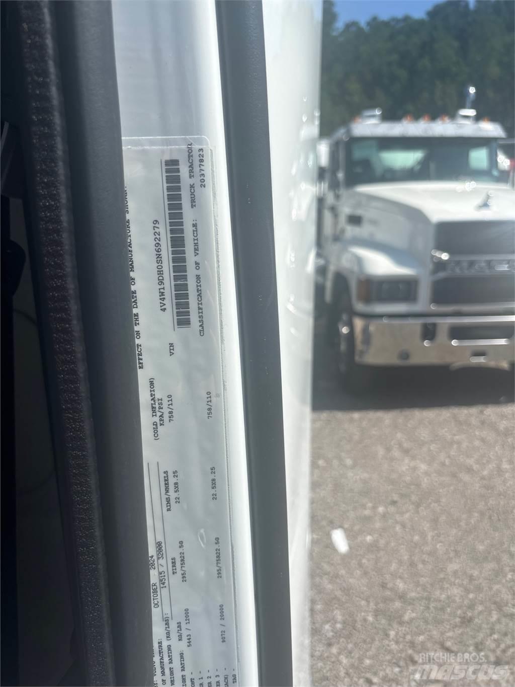 Volvo VNR42T300 Седельные тягачи