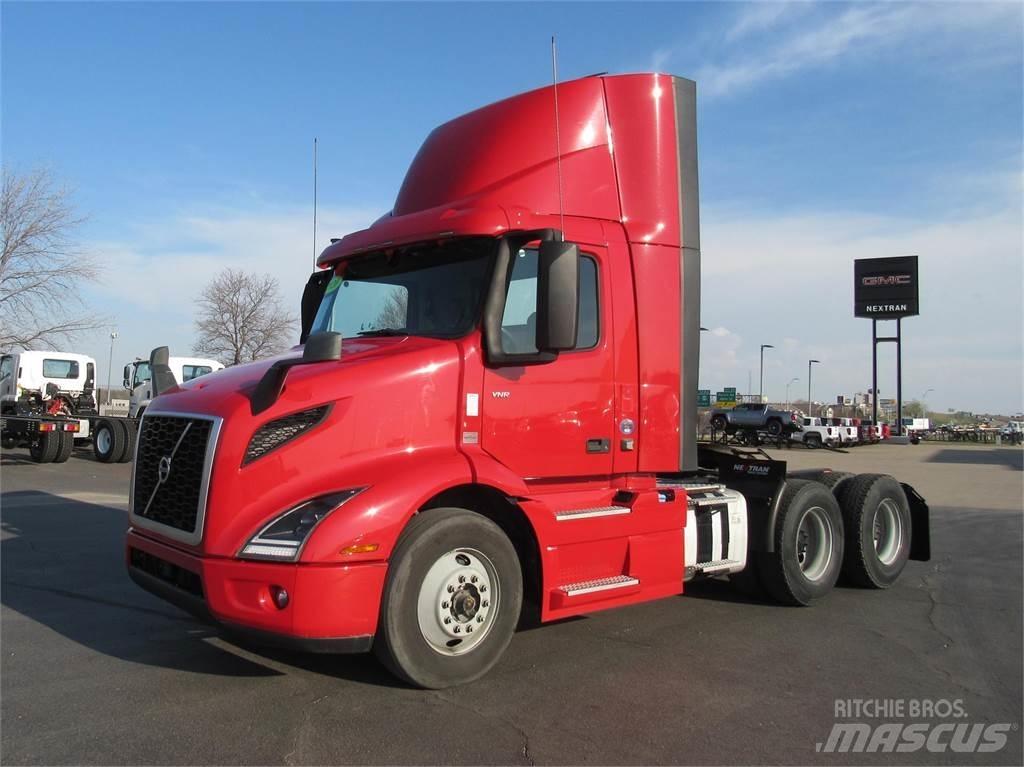 Volvo VNR64T300 Седельные тягачи