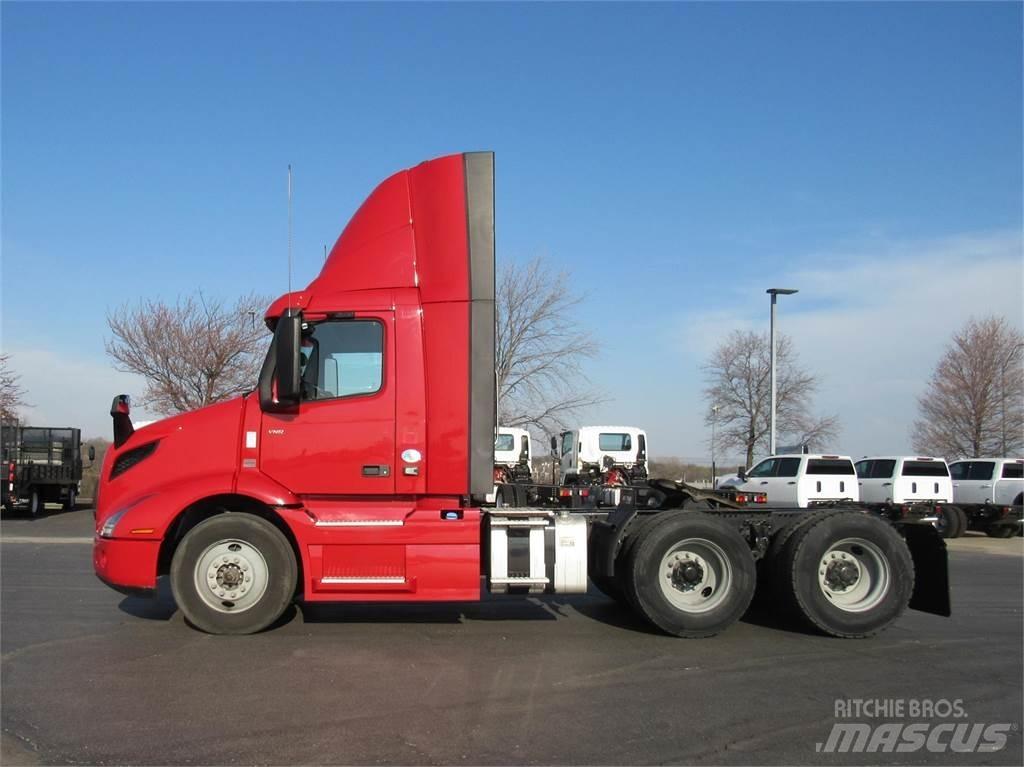 Volvo VNR64T300 Седельные тягачи