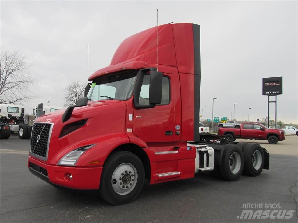 Volvo VNR64T300 Седельные тягачи