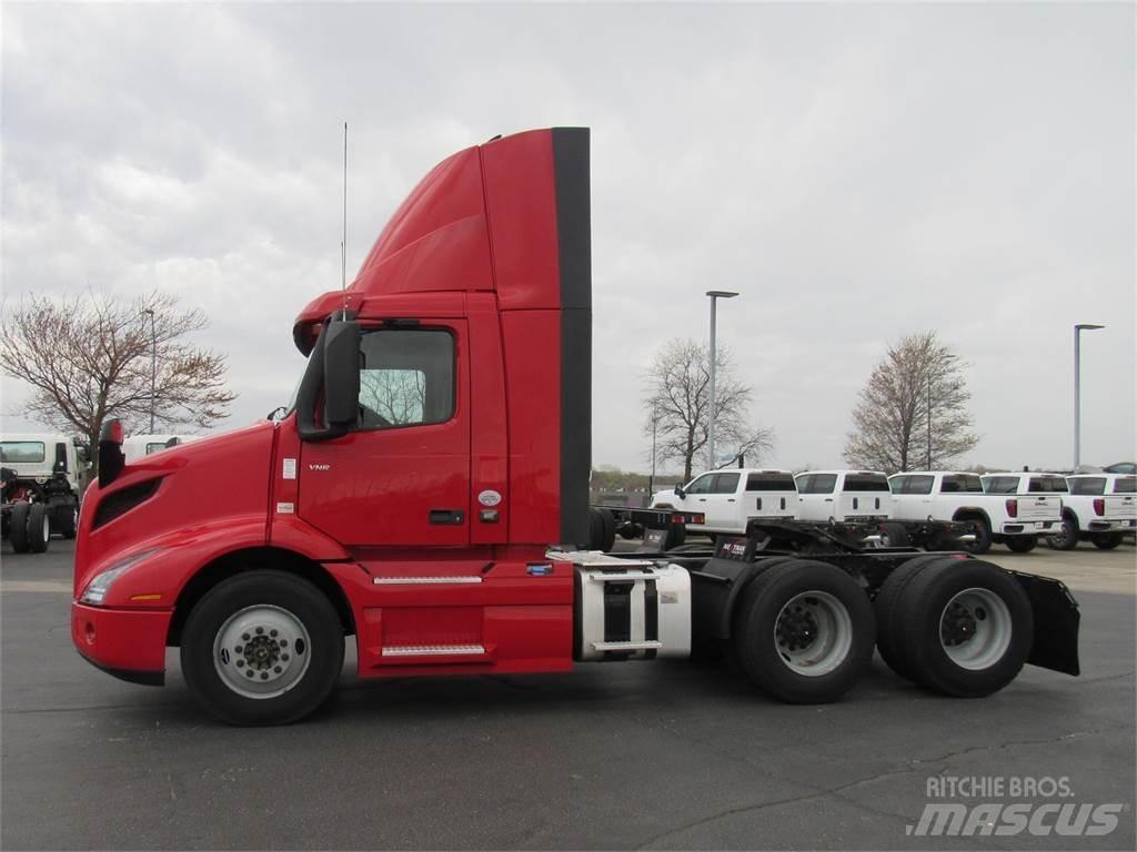 Volvo VNR64T300 Седельные тягачи