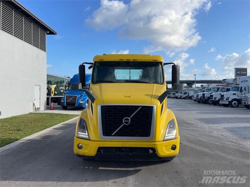 Volvo VNR64T300 Седельные тягачи