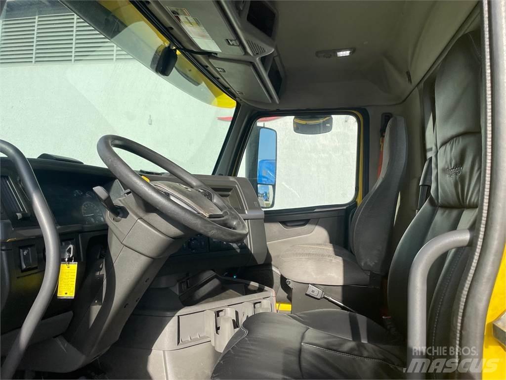 Volvo VNR64T300 Седельные тягачи