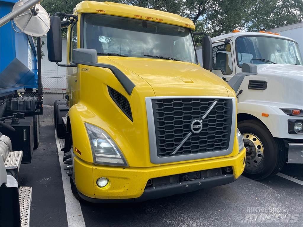 Volvo VNR64T300 Седельные тягачи