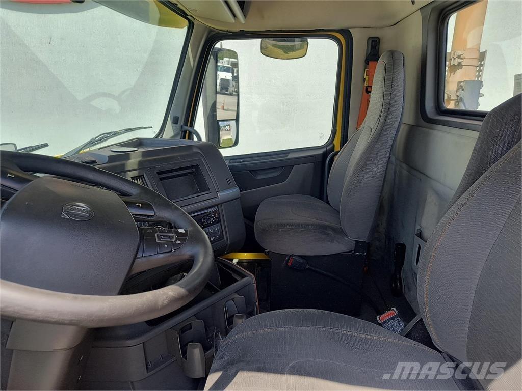 Volvo VNR64T300 Седельные тягачи