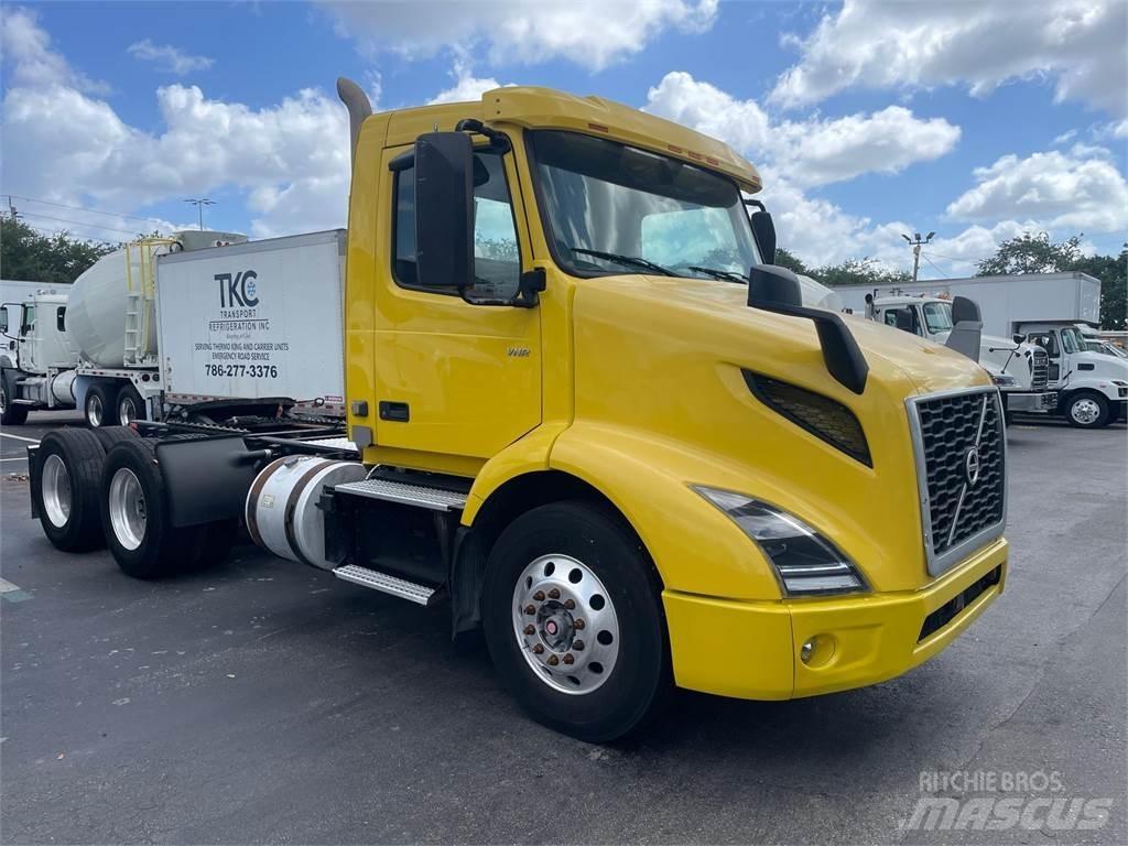Volvo VNR64T300 Седельные тягачи
