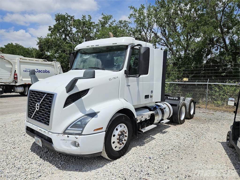 Volvo VNR64T300 Седельные тягачи