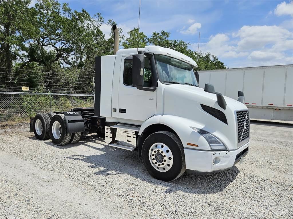 Volvo VNR64T300 Седельные тягачи