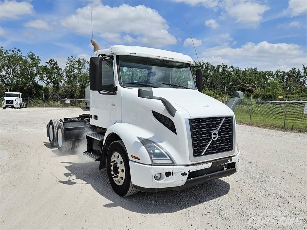 Volvo VNR64T300 Седельные тягачи