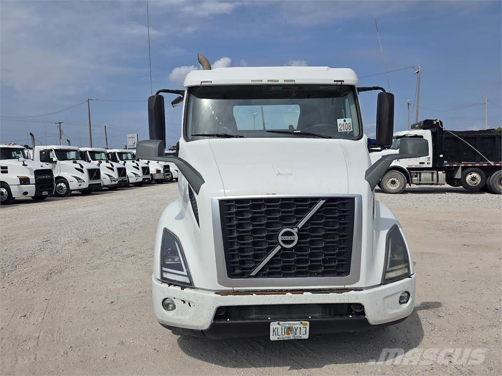 Volvo VNR64T300 Седельные тягачи