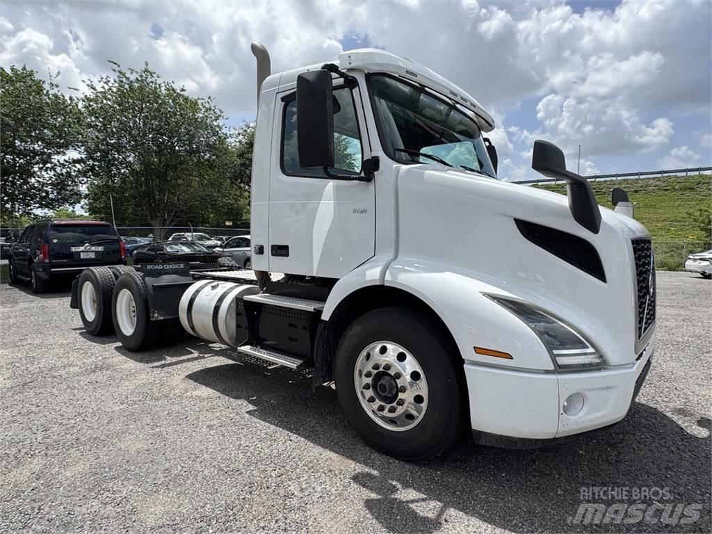 Volvo VNR64T300 Седельные тягачи