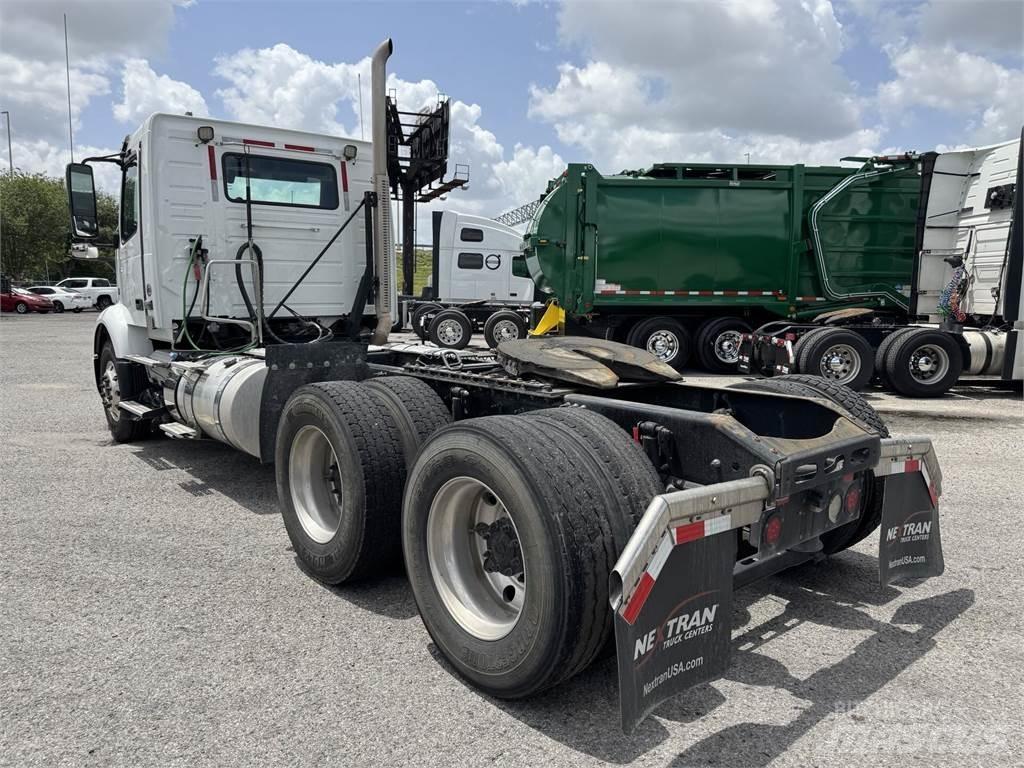 Volvo VNR64T300 Седельные тягачи