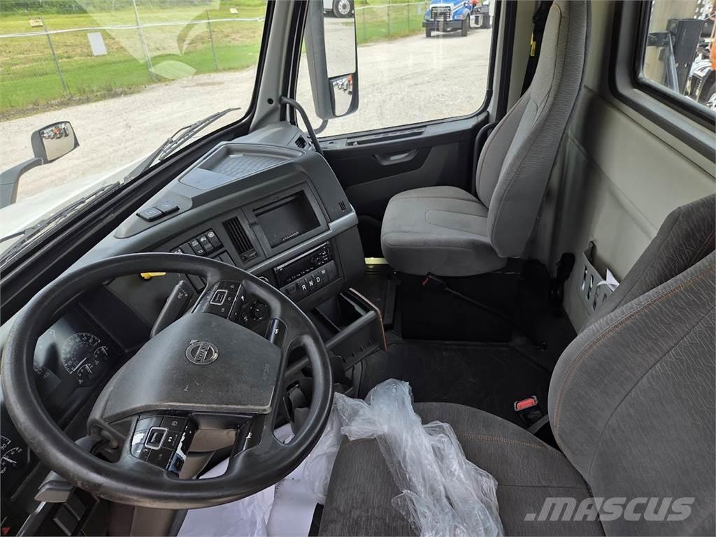 Volvo VNR64T300 Седельные тягачи