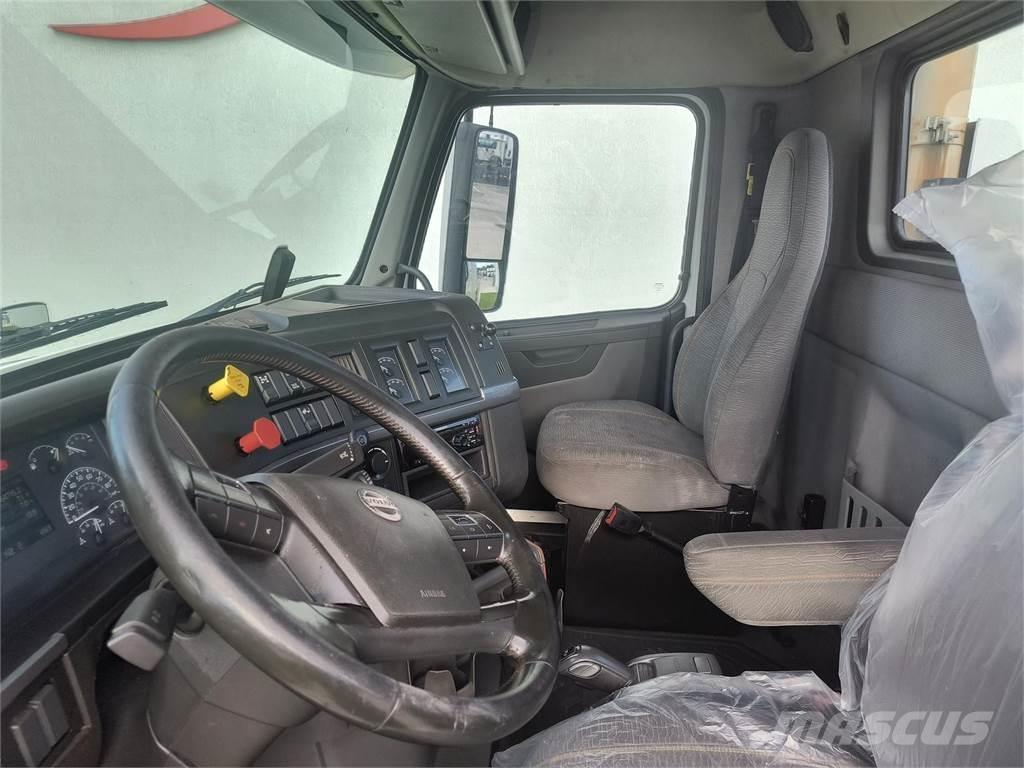 Volvo VNR64T300 Седельные тягачи