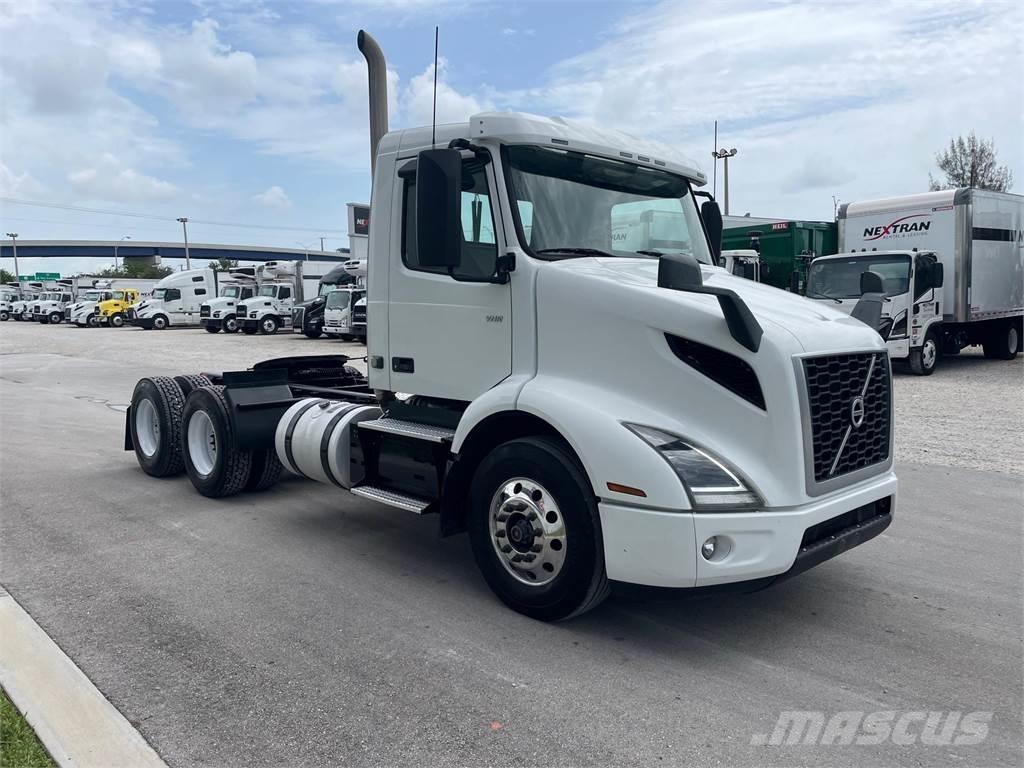 Volvo VNR64T300 Седельные тягачи