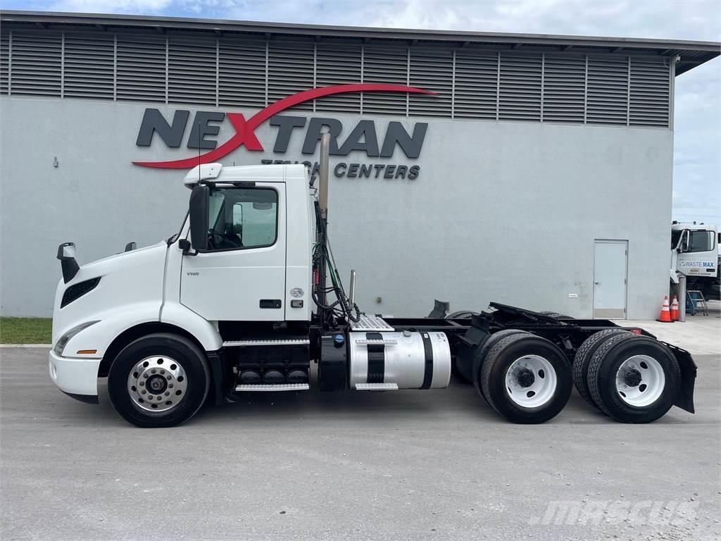 Volvo VNR64T300 Седельные тягачи