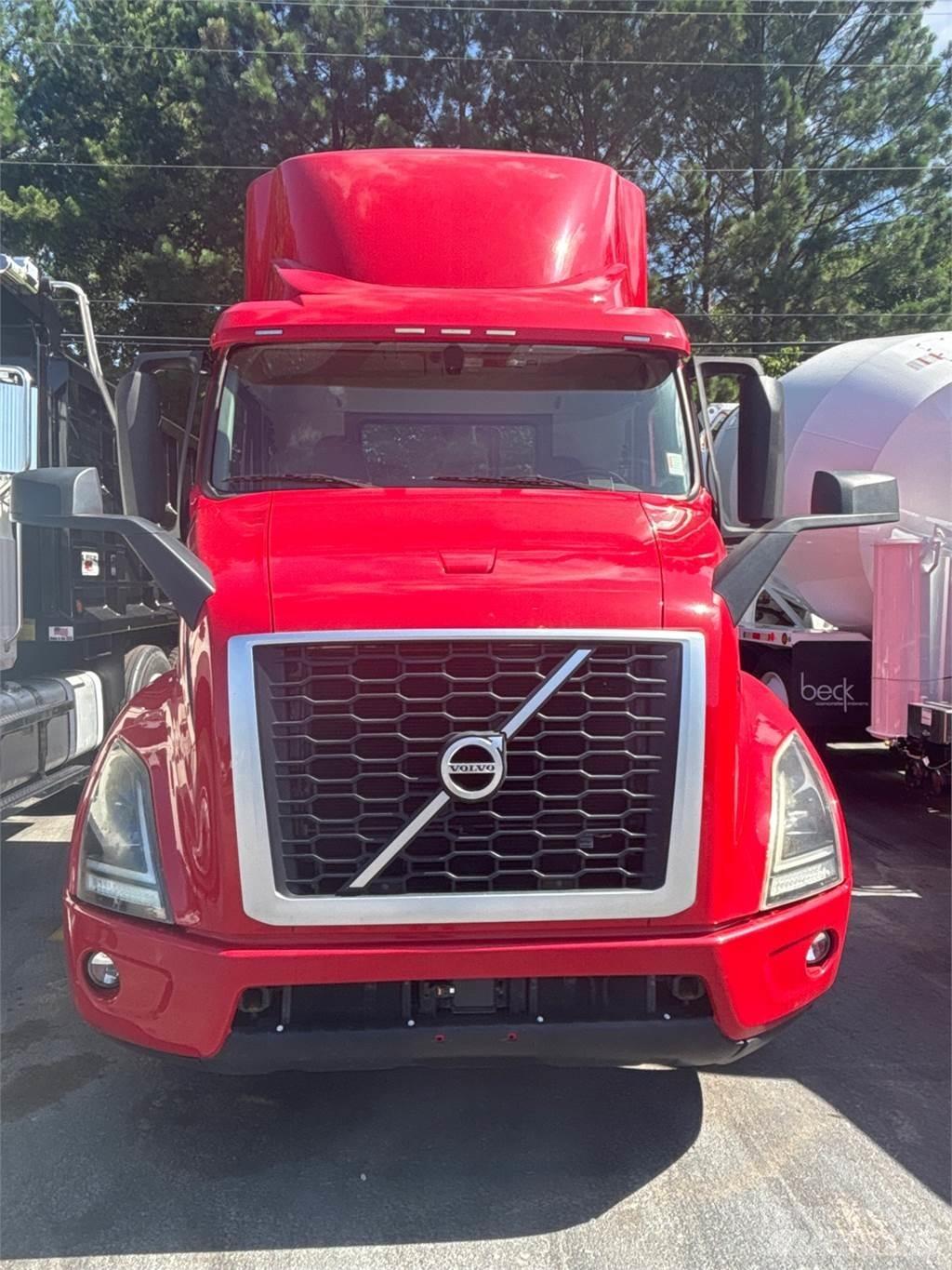 Volvo VNR64T300 Седельные тягачи