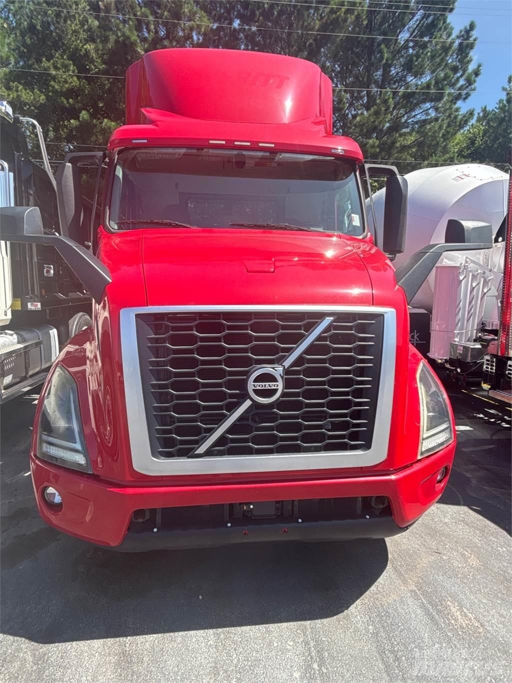Volvo VNR64T300 Седельные тягачи