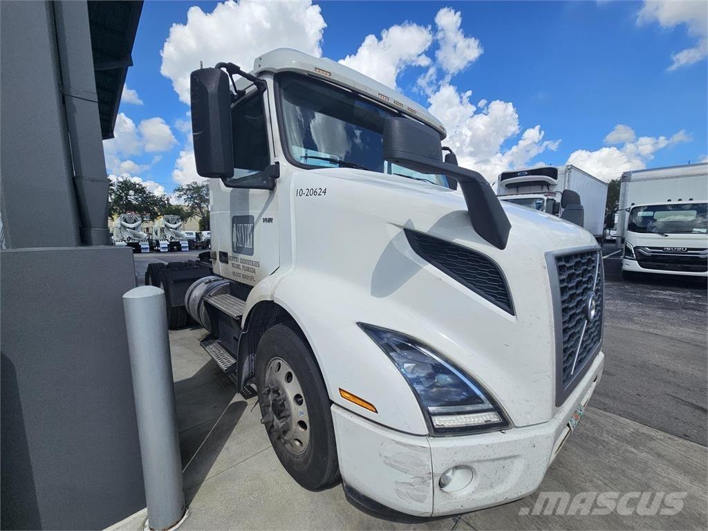 Volvo VNR64T300 Седельные тягачи