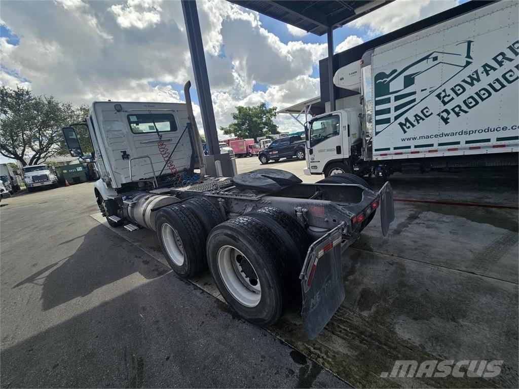 Volvo VNR64T300 Седельные тягачи
