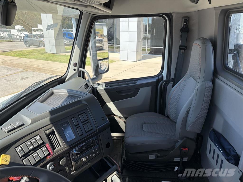 Volvo VNR64T300 Седельные тягачи