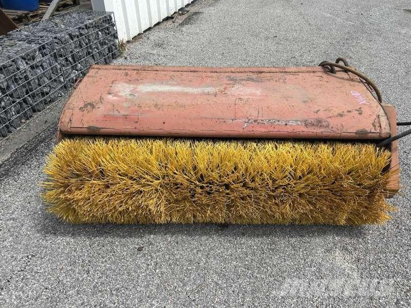  AUTRE 1700mm Уборочные машины