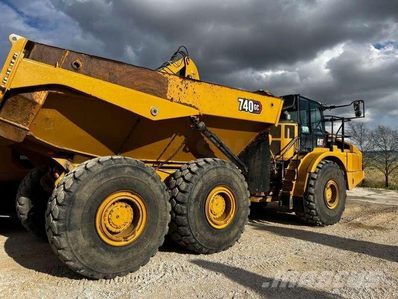 CAT 740GC Шарнирно-сочленённые самосвалы