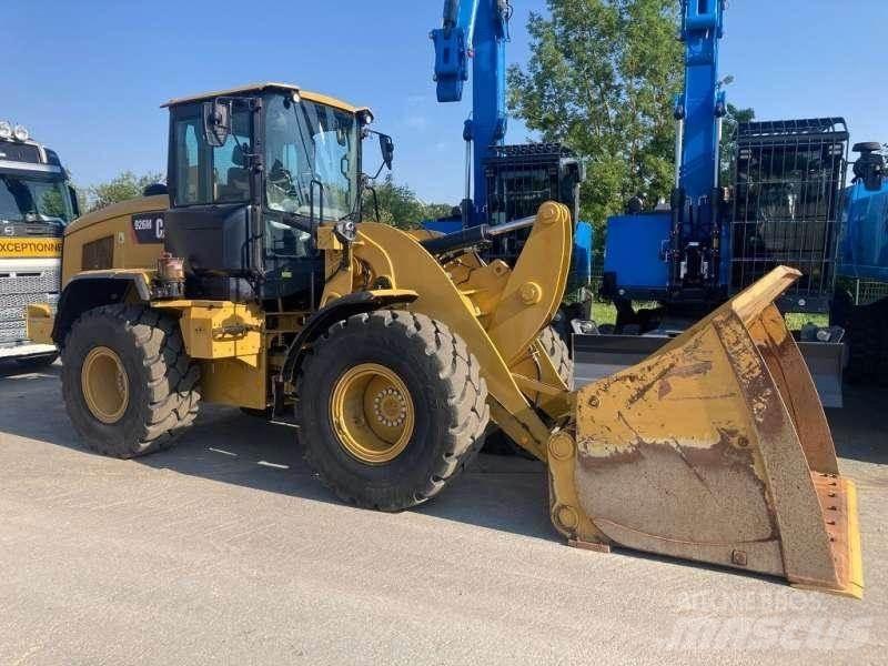 CAT 926M Фронтальные погрузчики