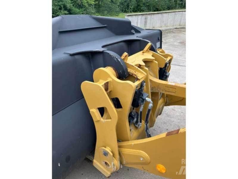 CAT 938M Фронтальные погрузчики