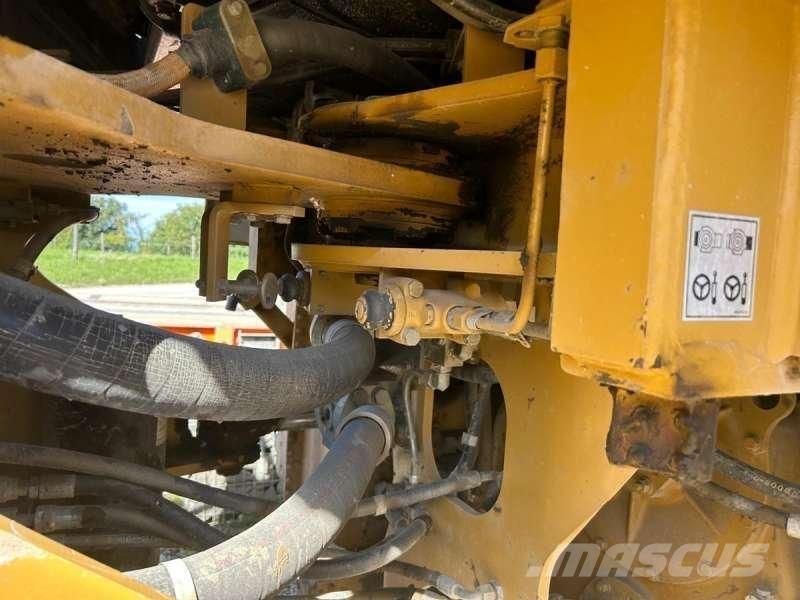 CAT 966G Фронтальные погрузчики