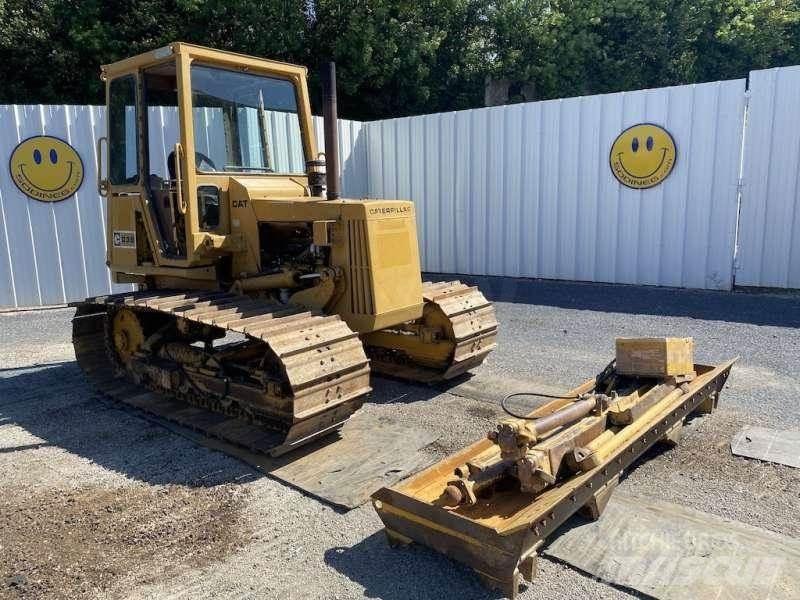 CAT D3B Гусеничные бульдозеры