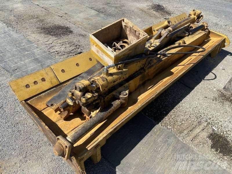 CAT D3B Гусеничные бульдозеры